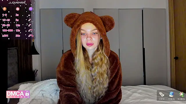 Snapshot of Molly_sweetie chatting on 17, 12, 2025 Molly sweetie online show from 17, 12, 2025