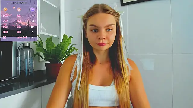 Snapshot of Molly_sweetie chatting on 3, 7, 2026 Molly sweetie online show from 3, 7, 2026