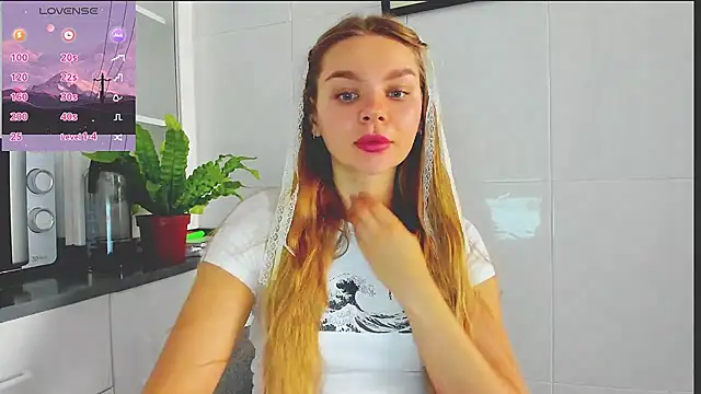 Snapshot of Molly_sweetie chatting on 20, 7, 2026 Molly sweetie online show from 20, 7, 2026
