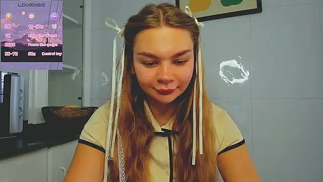 Snapshot of Molly_sweetie chatting on 17, 6, 2026 Molly sweetie online show from 17, 6, 2026