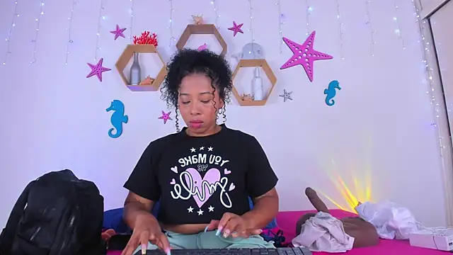 Snapshot of Tanissha_curly chatting on 16, 9, 2025 Tanissha curly online show from 16, 9, 2025