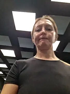 Miss    Mia  online show from 20, 12, 2025