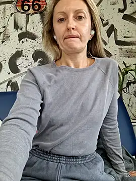 Miss    Mia  online show from 1, 10, 2025