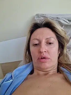 Miss    Mia  online show from 14, 12, 2025