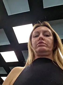 Miss    Mia  online show from 18, 12, 2025