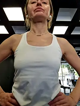 Miss    Mia  online show from 17, 11, 2025