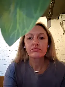 Miss    Mia  online show from 28, 9, 2025