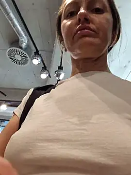 Miss    Mia  online show from 21, 11, 2025