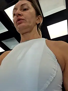 Miss    Mia  online show from 23, 4, 2026