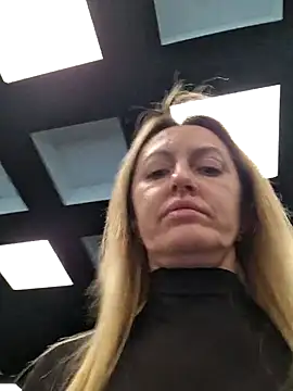 Miss    Mia  online show from 15, 12, 2025