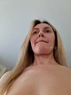 Miss    Mia  online show from 15, 3, 2026