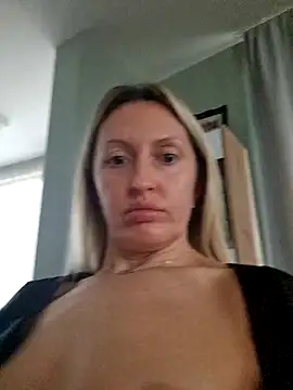 Miss    Mia  online show from 29, 11, 2025