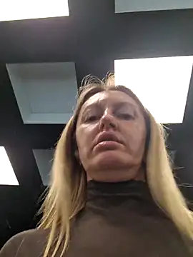 Miss    Mia  online show from 25, 11, 2025