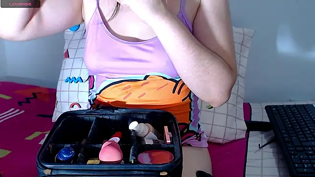 sofi-rojas1 online show from 6, 1, 2026