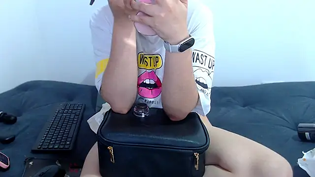 sofi-rojas1 online show from 5, 11, 2025