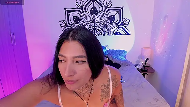 LouaneBourVip online show from 22, 5, 2026