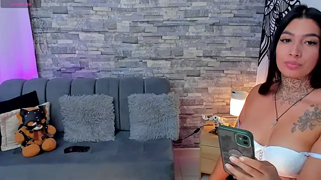 LouaneBourVip online show from 22, 9, 2025