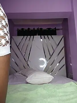 Pretty-queen123 online show from 12, 1, 2026