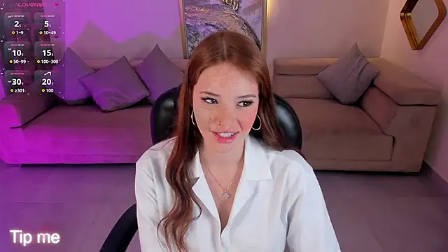 Snapshot of CorinneRusso chatting on 18, 9, 2025 CorinneRusso online show from 18, 9, 2025