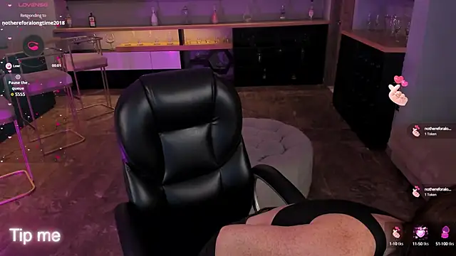 Snapshot of CorinneRusso chatting on 15, 10, 2025 CorinneRusso online show from 15, 10, 2025