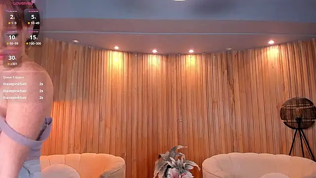 Snapshot of CorinneRusso chatting on 4, 3, 2025 CorinneRusso online show from 4, 3, 2025