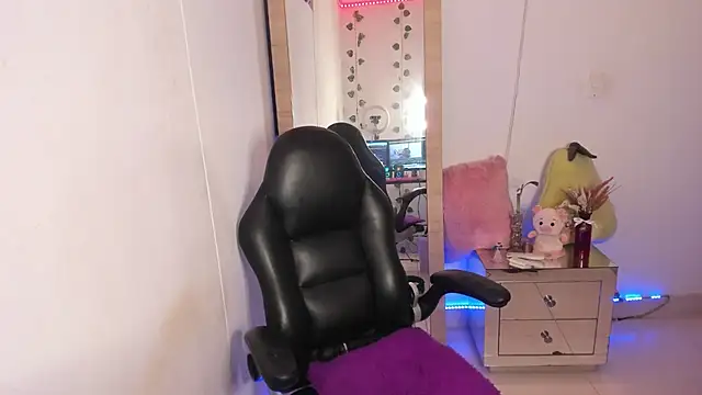 hellensexy online show from 8, 3, 2025