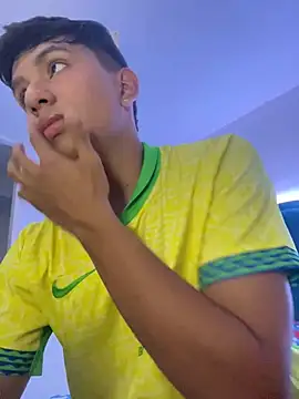 Leonarrrd 01 online show from 10, 3, 2025