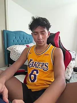 Leonarrrd 01 online show from 9, 4, 2026