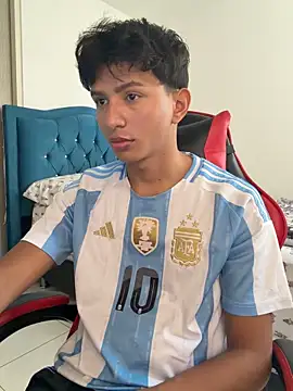 Leonarrrd 01 online show from 8, 4, 2026