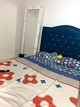 Leonarrrd 01 online show from 26, 9, 2025