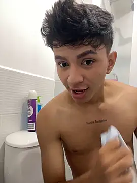 Leonarrrd 01 online show from 8, 3, 2025