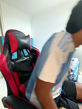 Leonarrrd 01 online show from 17, 12, 2025