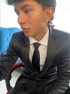 Leonarrrd 01 online show from 7, 11, 2025