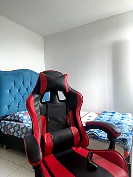 Leonarrrd 01 online show from 4, 11, 2025