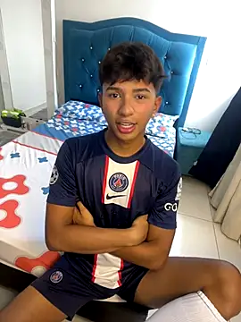 Leonarrrd 01 online show from 24, 9, 2025