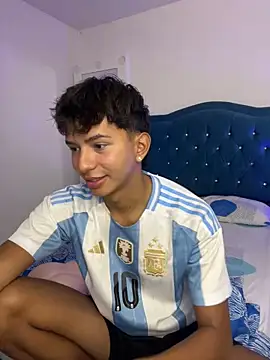 Leonarrrd 01 online show from 11, 10, 2025