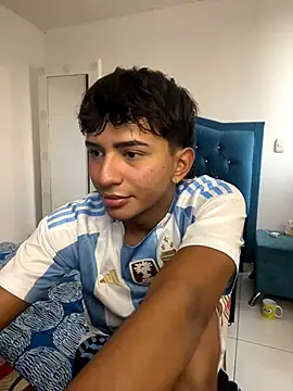 Leonarrrd 01 online show from 18, 10, 2025