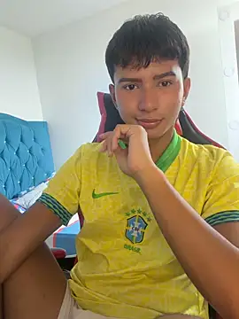 Leonarrrd 01 online show from 16, 12, 2025