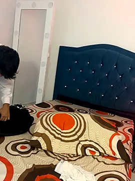 Leonarrrd 01 online show from 30, 10, 2025