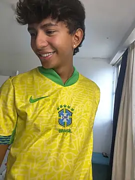 Leonarrrd 01 online show from 19, 9, 2025