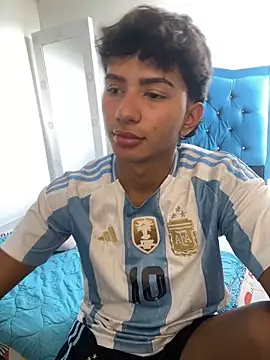 Leonarrrd 01 online show from 26, 10, 2025