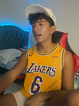 Leonarrrd 01 online show from 2, 2, 2026