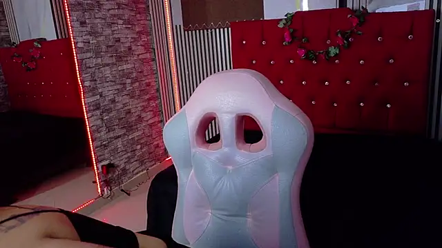 miahernadez303av online show from 15, 1, 2026