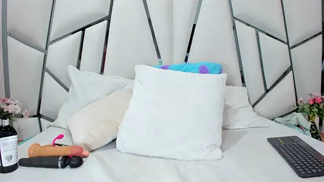  aurora18  online show from 30, 9, 2025