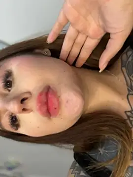 ValerieHilton online show from 21, 12, 2025