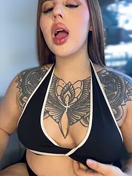 ValerieHilton online show from 25, 10, 2025