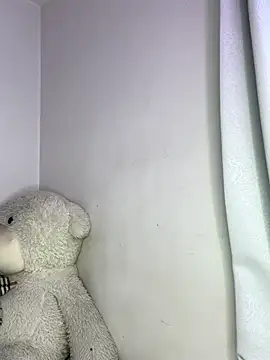 ValerieHilton online show from 27, 11, 2025