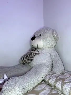 ValerieHilton online show from 19, 11, 2025