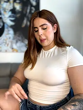 ValerieHilton online show from 6, 10, 2025