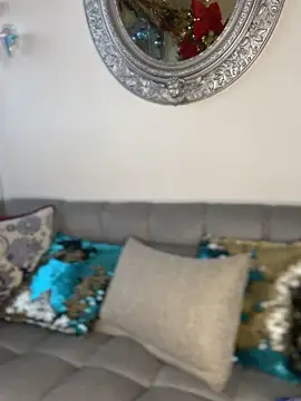 ValerieHilton online show from 19, 12, 2025